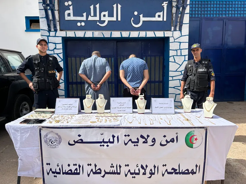 شرطة البيض تطيح بشخصين تورطا في سرقة محل مجوهرات