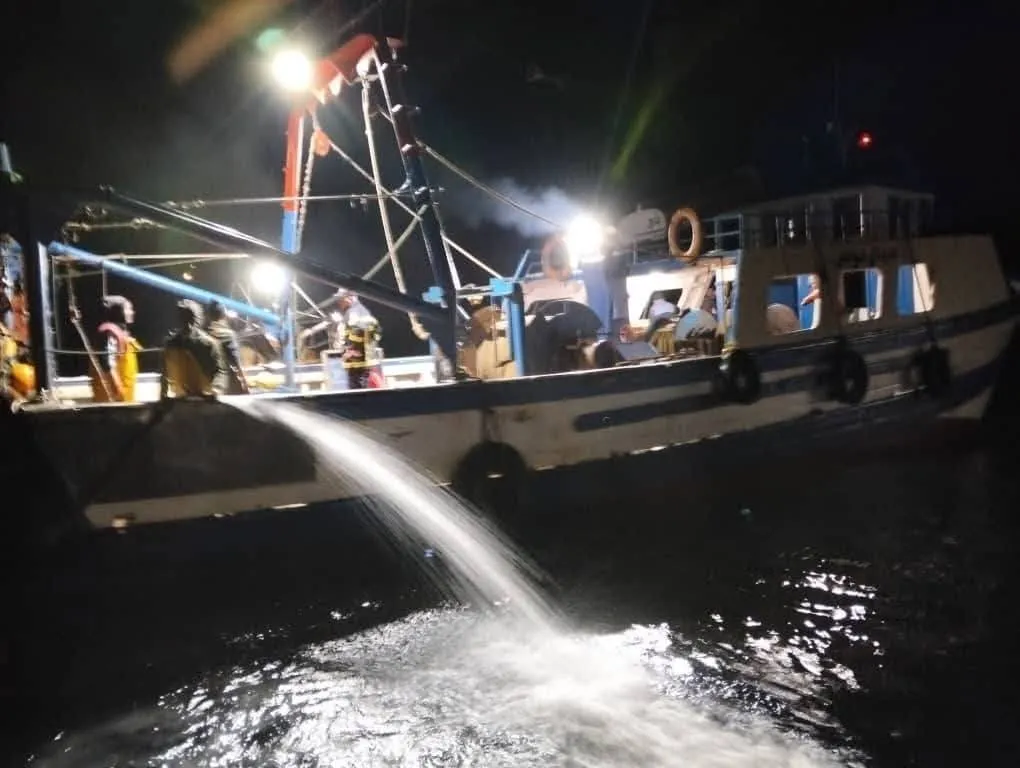 عين تموشنت..إنقاذ سفينة صيد على متنها 8 صيادين من الغرق