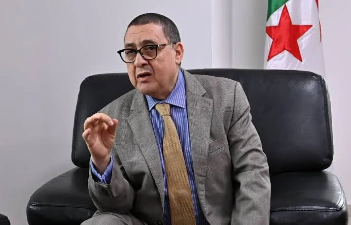 وزير الداخلية يزور أهالي ضحايا حادث واد الحراش