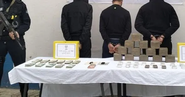 عين تموشنت: الإطاحة بعصابة وحجز أكثر من 15 كلغ من “الكيف”