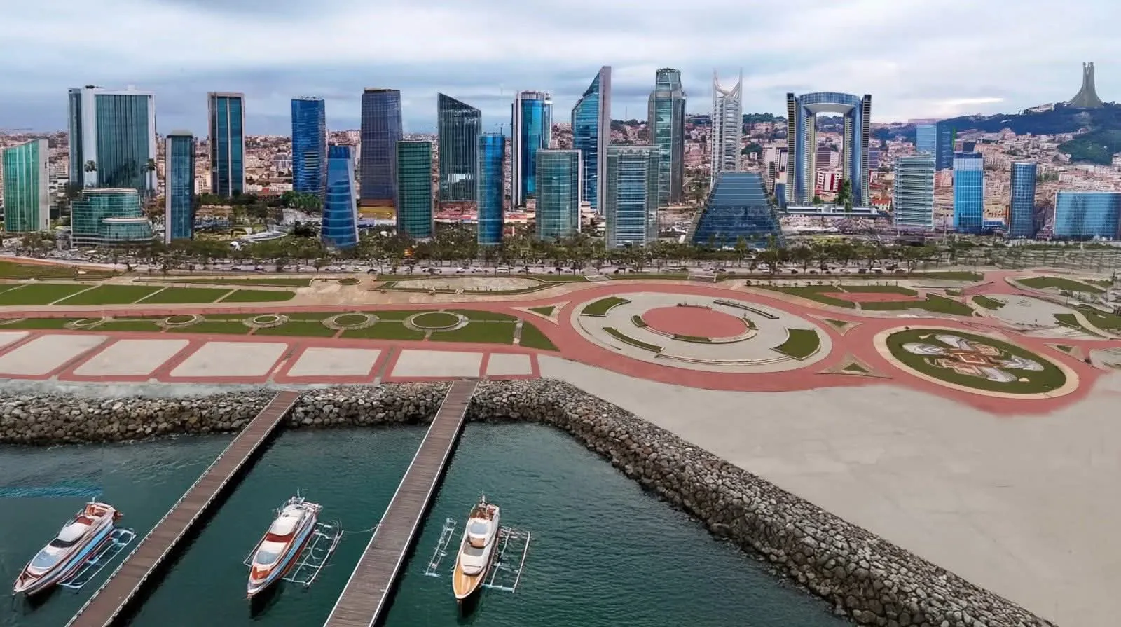 مشاريع استثمارية ضخمة لتطوير وعصرنة الواجهة البحرية للعاصمة