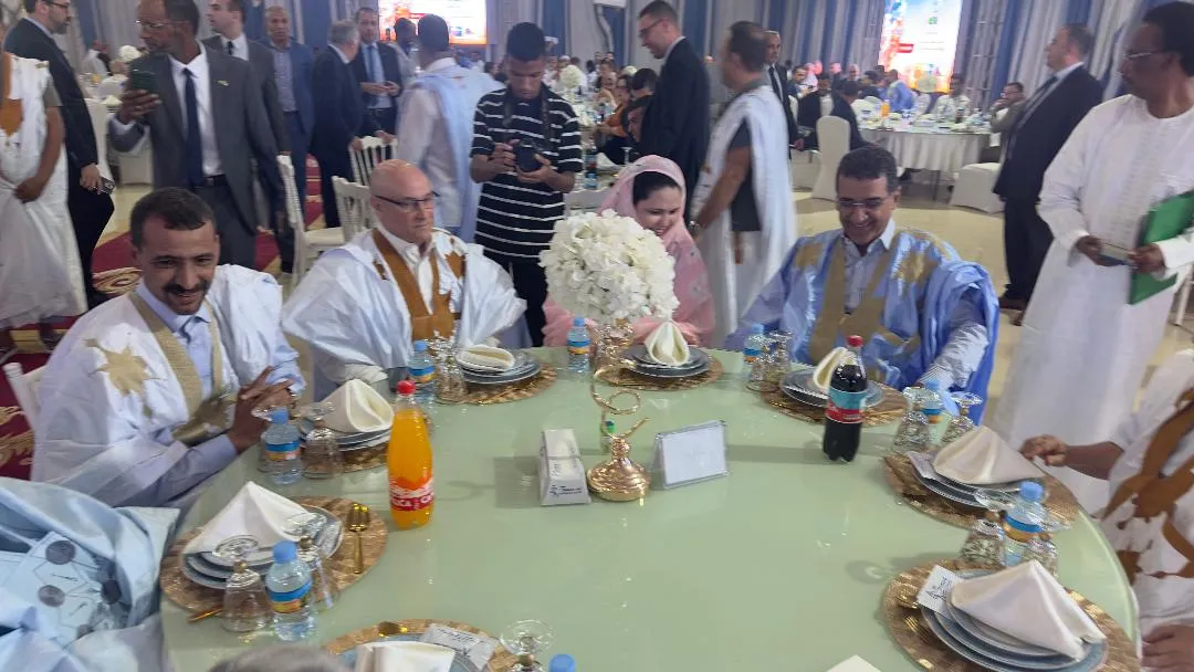 زيتوني بالزي الموريتاني: لحظة تختصر دبلوماسية القلوب