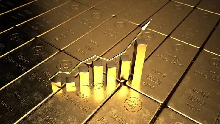 مدعوما بانخفاض الدولار.. ارتفاع في أسعار الذهب