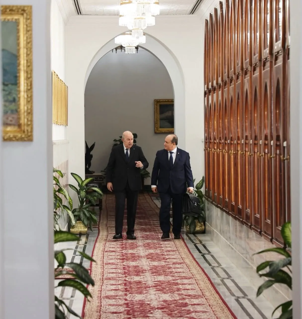 رئيس الجمهورية يشدد على مراقبة المضاربين في بعض الفواكه واللحوم المستوردة