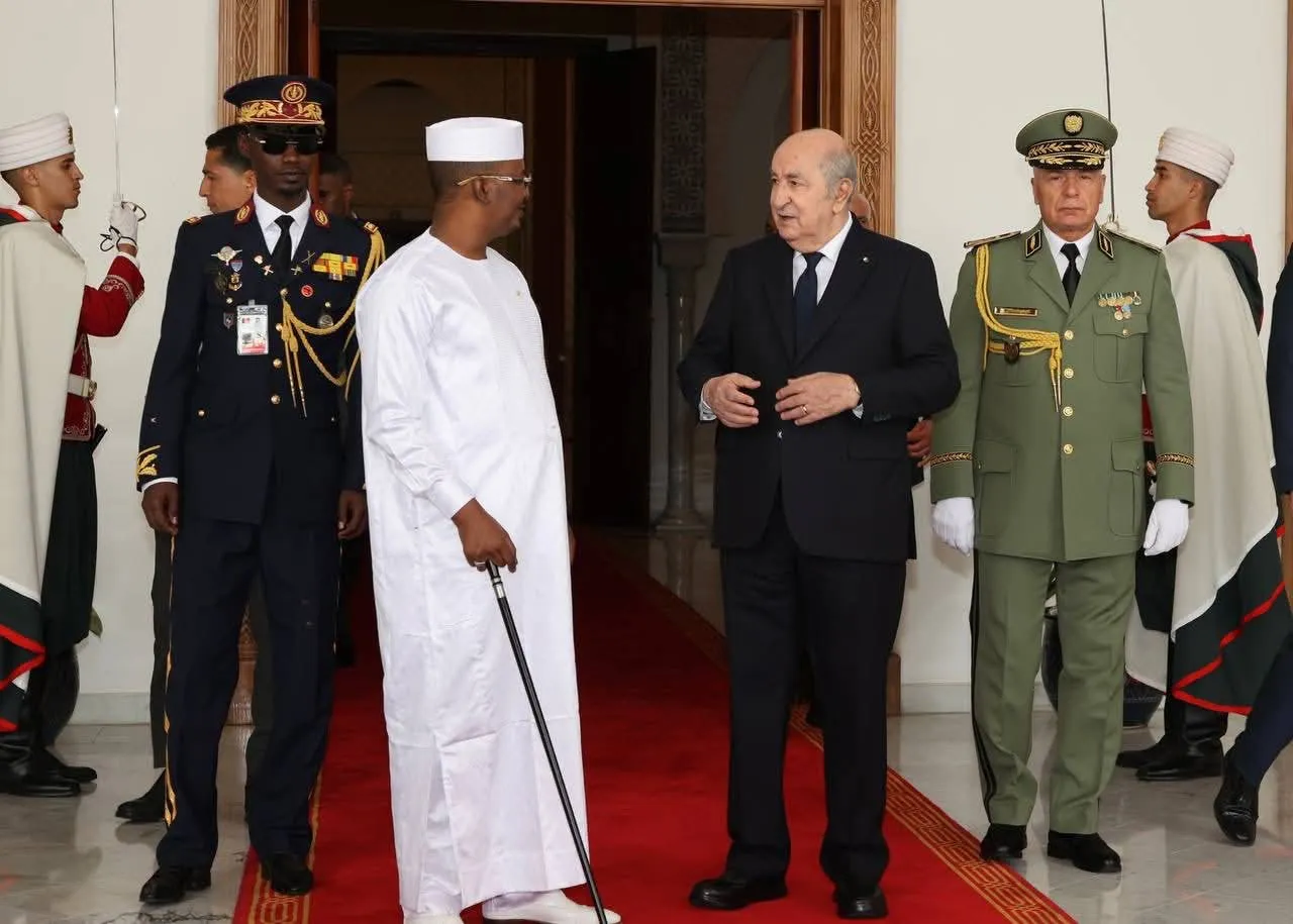 رئيس جمهورية تشاد يصل إلى مقر رئاسة الجمهورية
