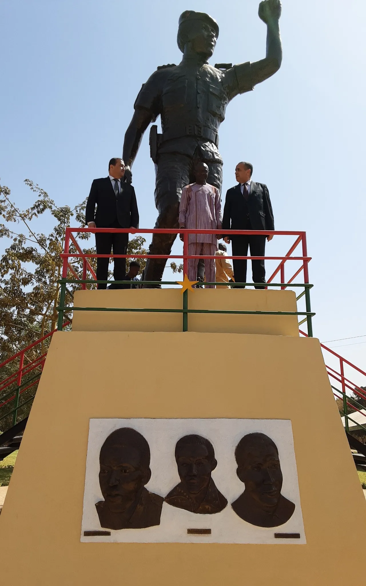 عرقاب يزور نصب توماس سانكارا في واغادوغو ويعزز الروابط التاريخية مع بوركين