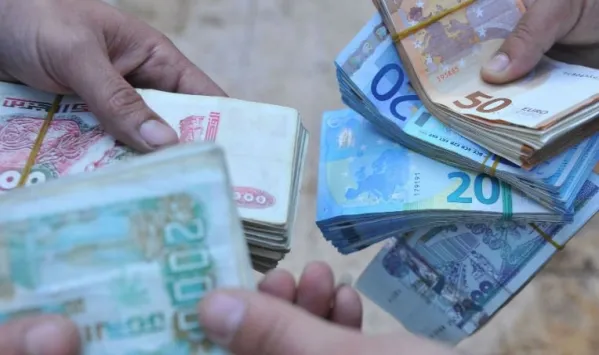 استقرار نسبي في أسعار العملات الأجنبية بالسوق الموازية