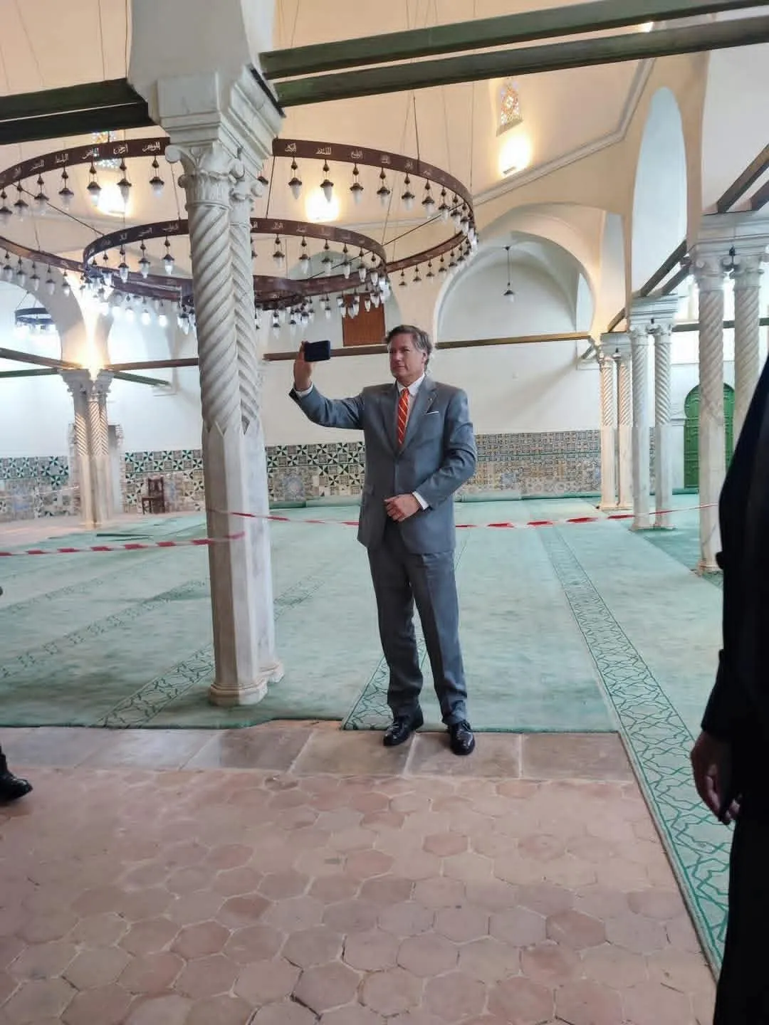 نائب كاتب الدولة الأمريكي كريستوفر لاندو يزور قلعة ‫الجزائر‬