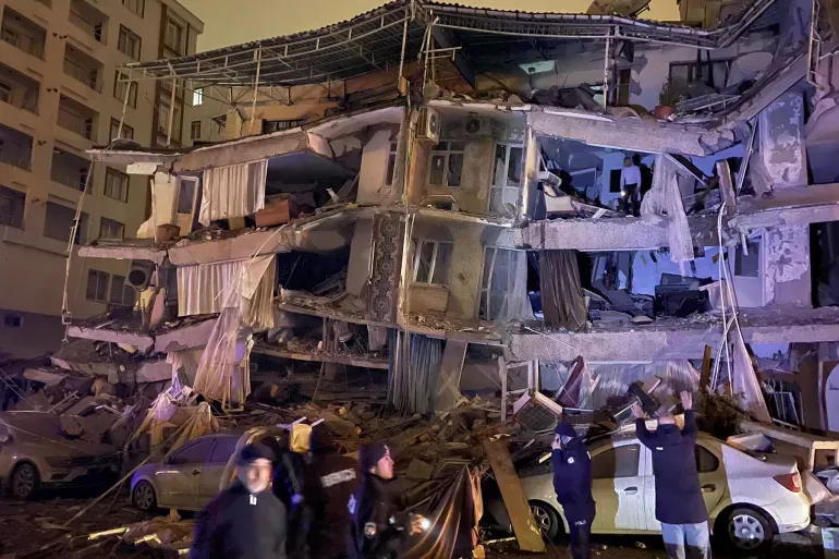 زلزال 6.2 درجة يضرب إسطنبول ويشعر السكان بهزات ارتدادية