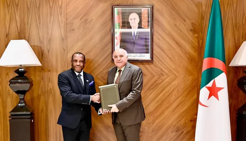 عطاف يتسلم أوراق اعتماد سفير غانا