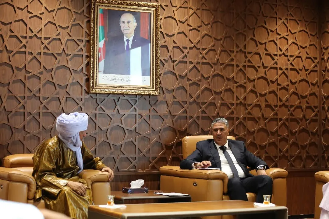 وزير السكن يعقد لقاء تشاوري مع أعضاء البرلمان عن ولاية إن ڨزام