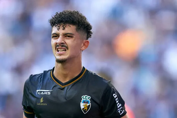 الإصابة تبعد بلومي 3 أشهر عن المستطيل الأخضر