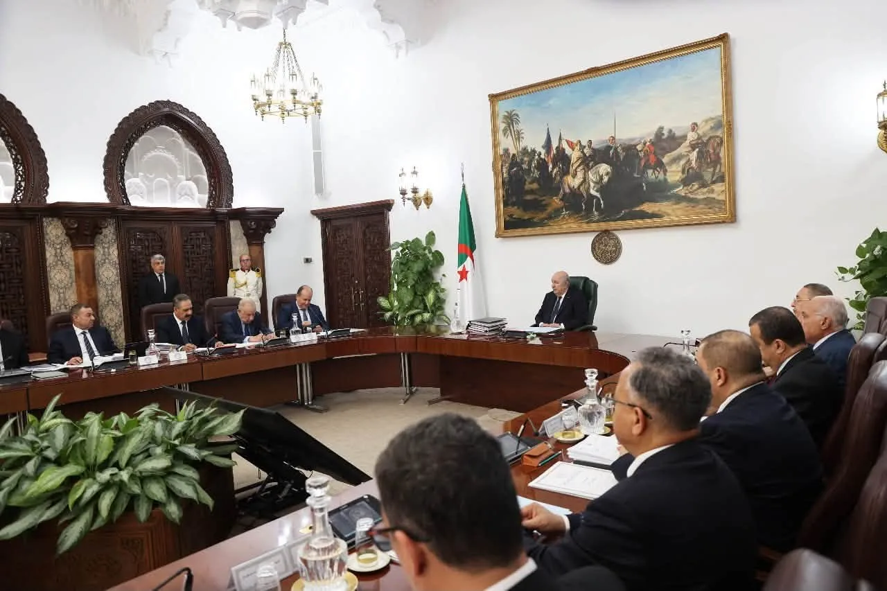 مجلس الوزراء يصادق على مشروع قانون المالية مع زيادات في الأجور