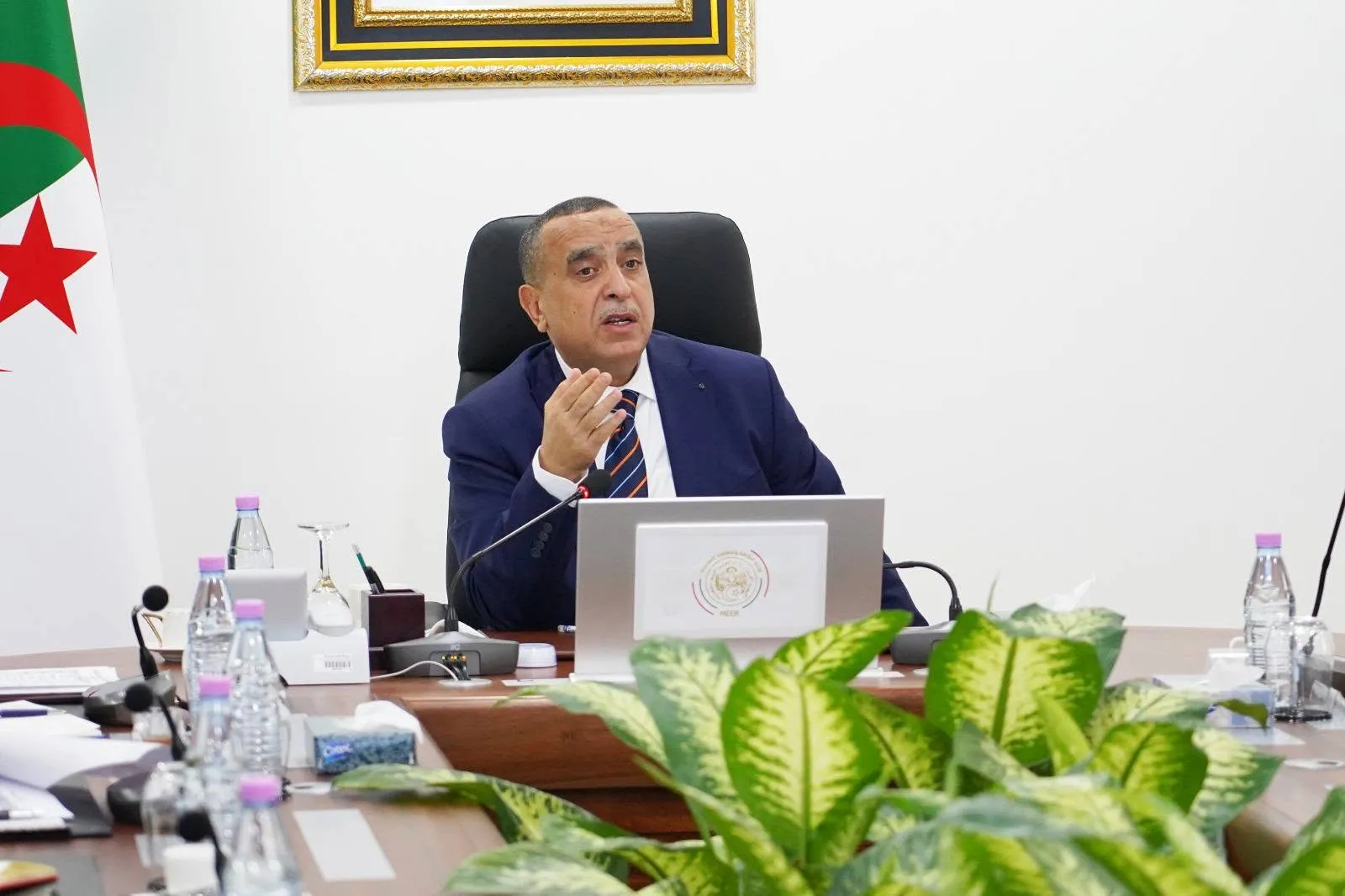 وزير الطاقة يؤكد على ضرورة الارتقاء بجودة الخدمة العمومية