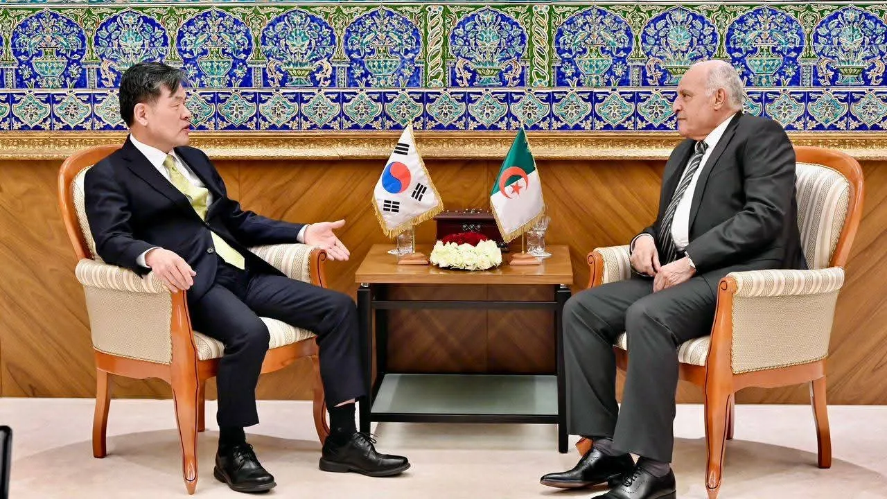 عطاف يستقبل السفير الجديد لجمهورية كوريا