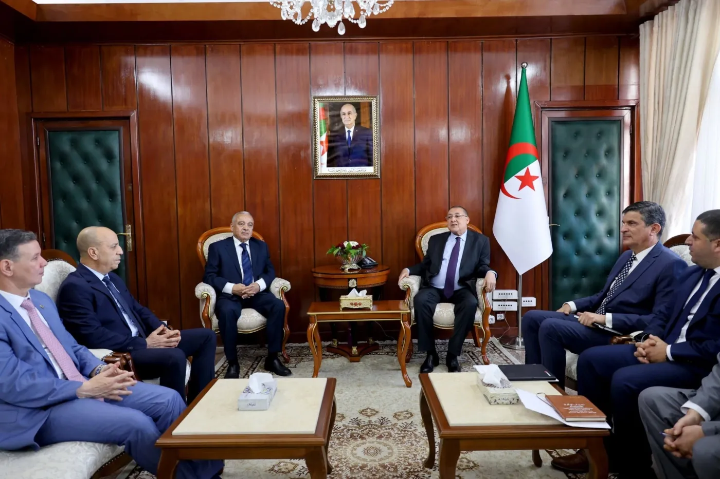 وزير الداخلية يدعو إلى تسريع التحول الرقمي