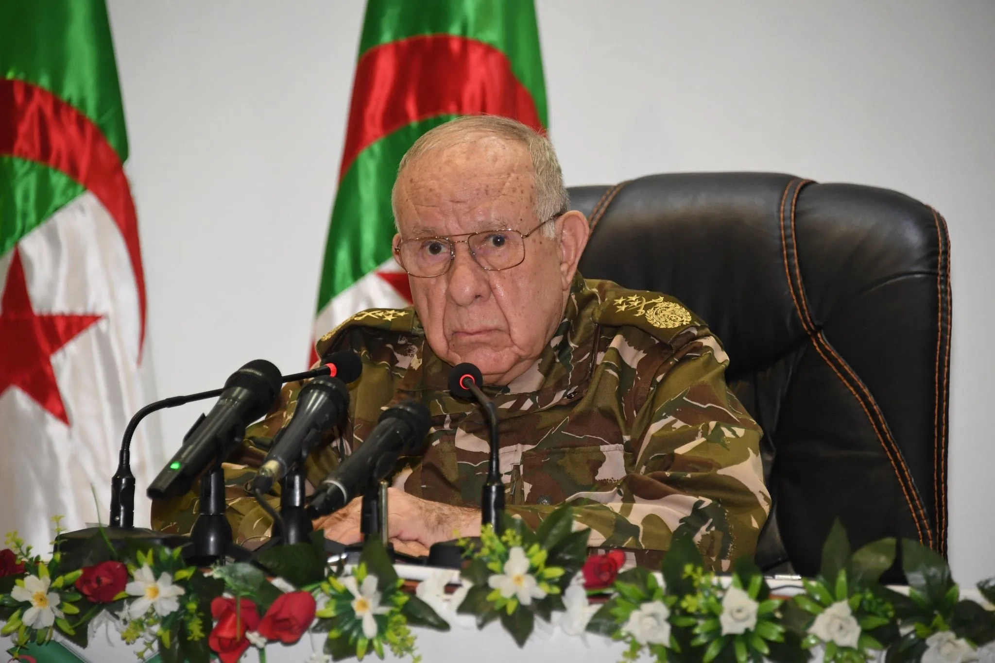 الفريق أول شنقريحة يشرف على تنصيب المدير العام الجديد للأمن الداخلي