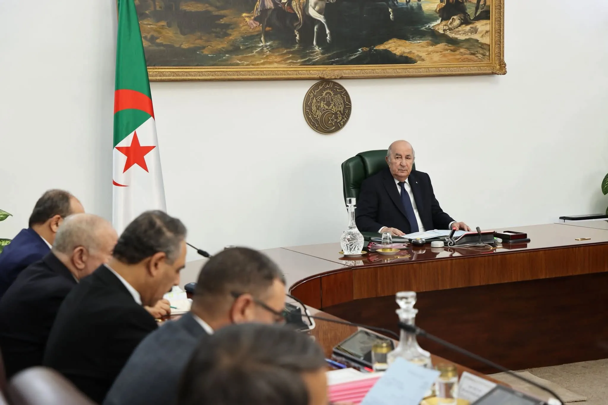 رئيس الجمهورية عبد المجيد تبون يترأس إجتماعا لمجلس الوزراء