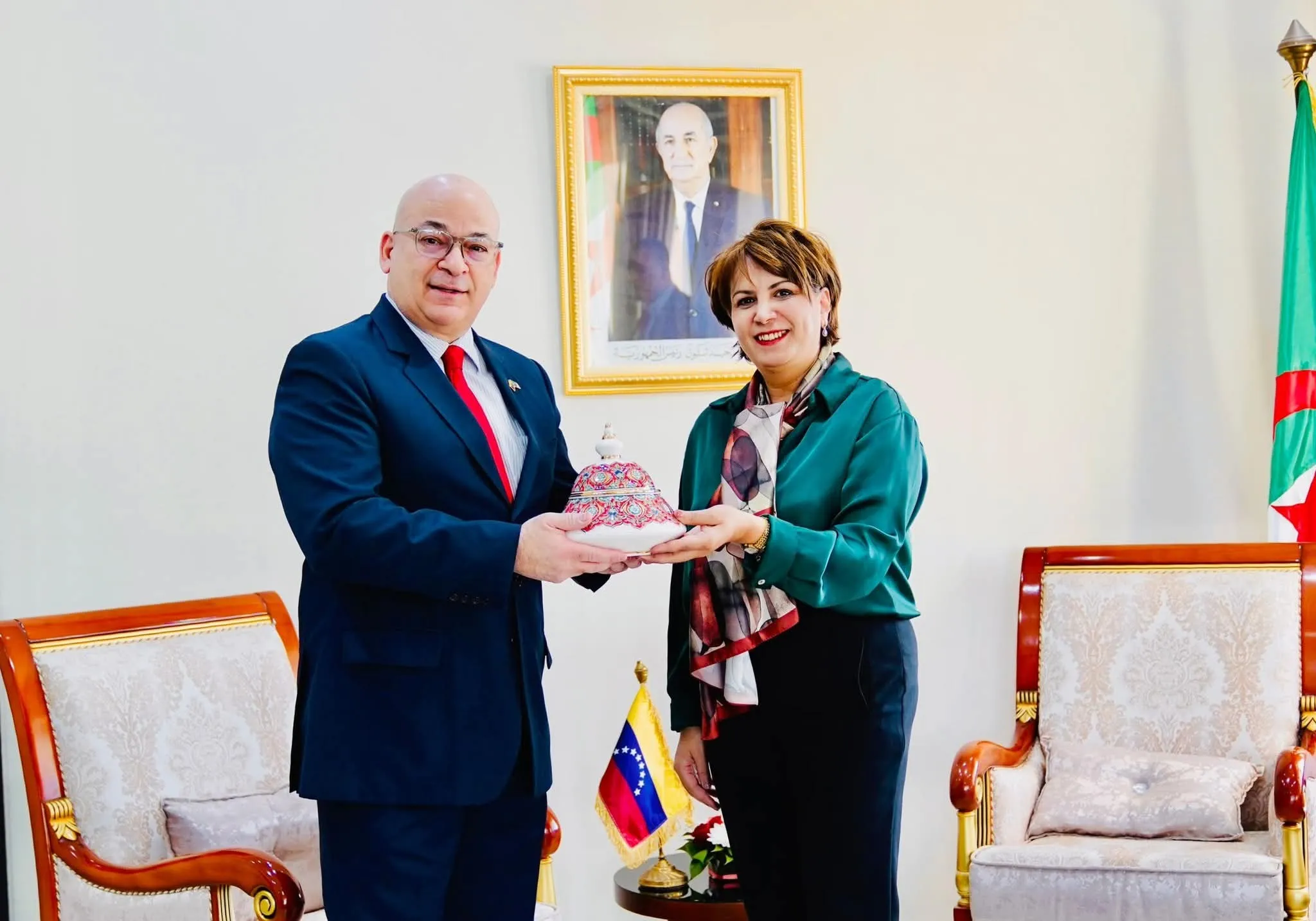 بحث آفاق التعاون في التكوين السينمائي بين الجزائر والتشيك