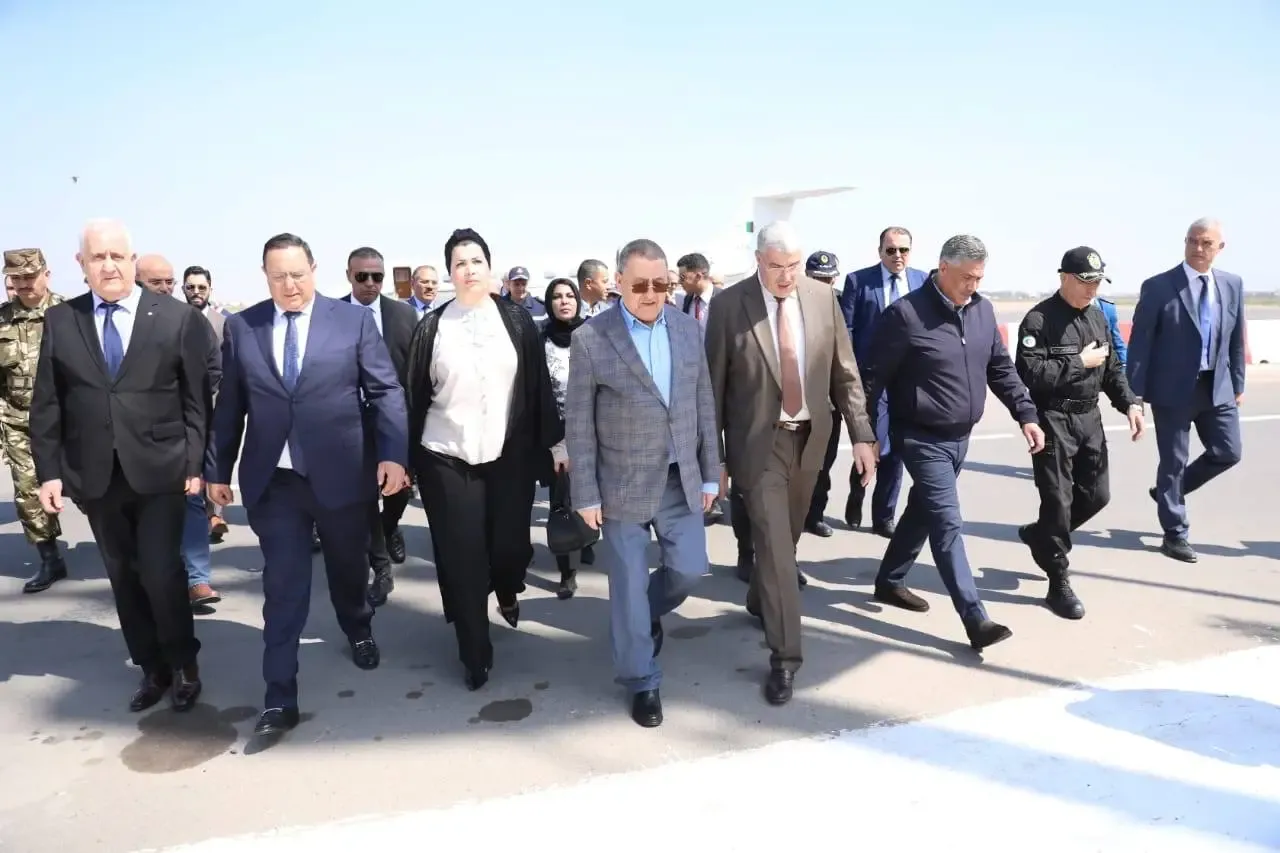 وفد وزاري يعاين موقع انهيار التربة بوهران