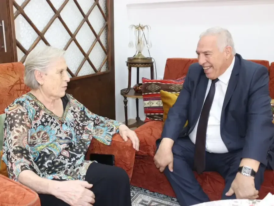 وزير المجاهدين يزور المجاهدة الرمز زهية خرف الله للاطمئنان على صحتها
