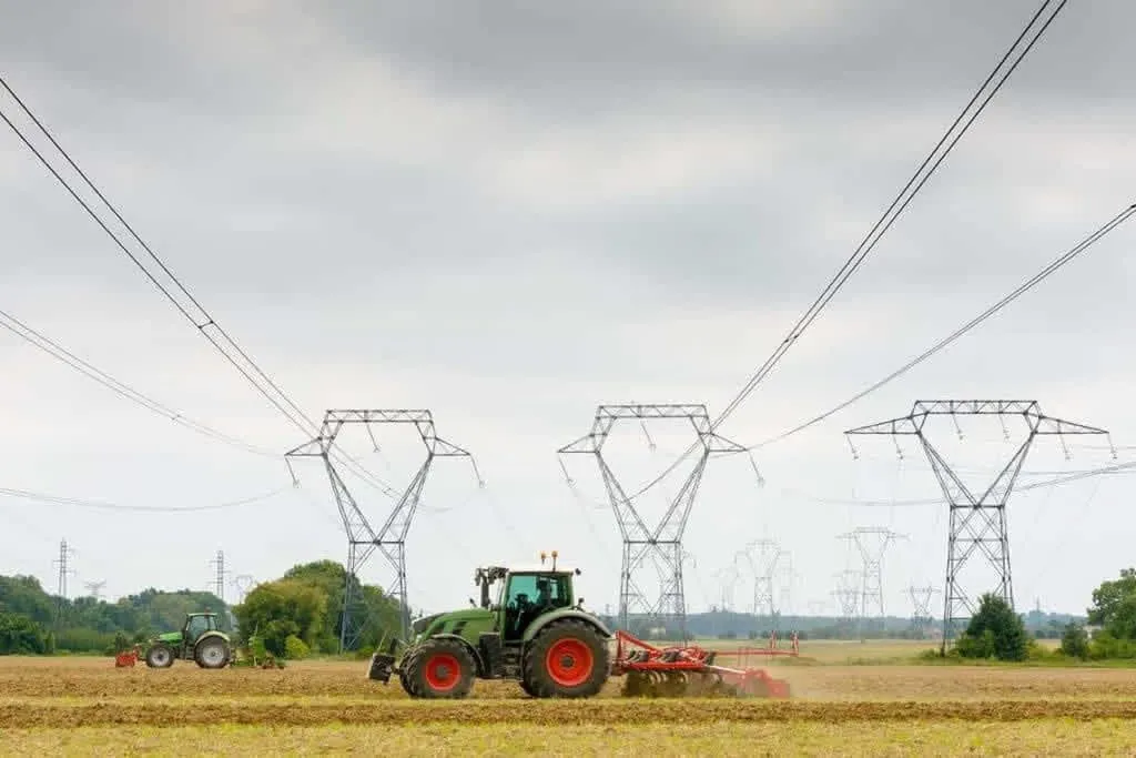 ربط أزيد من 12 ألف مستثمرة فلاحية بالكهرباء بالجلفة