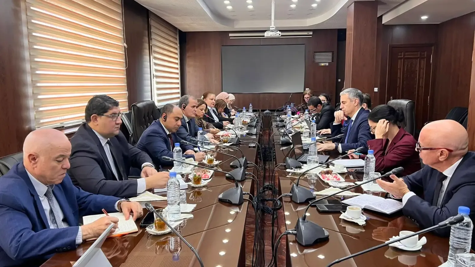 الوزير رزيق يكشف أمام صندوق النقد خطة جزائرية لرفع تنافسية الصادرات