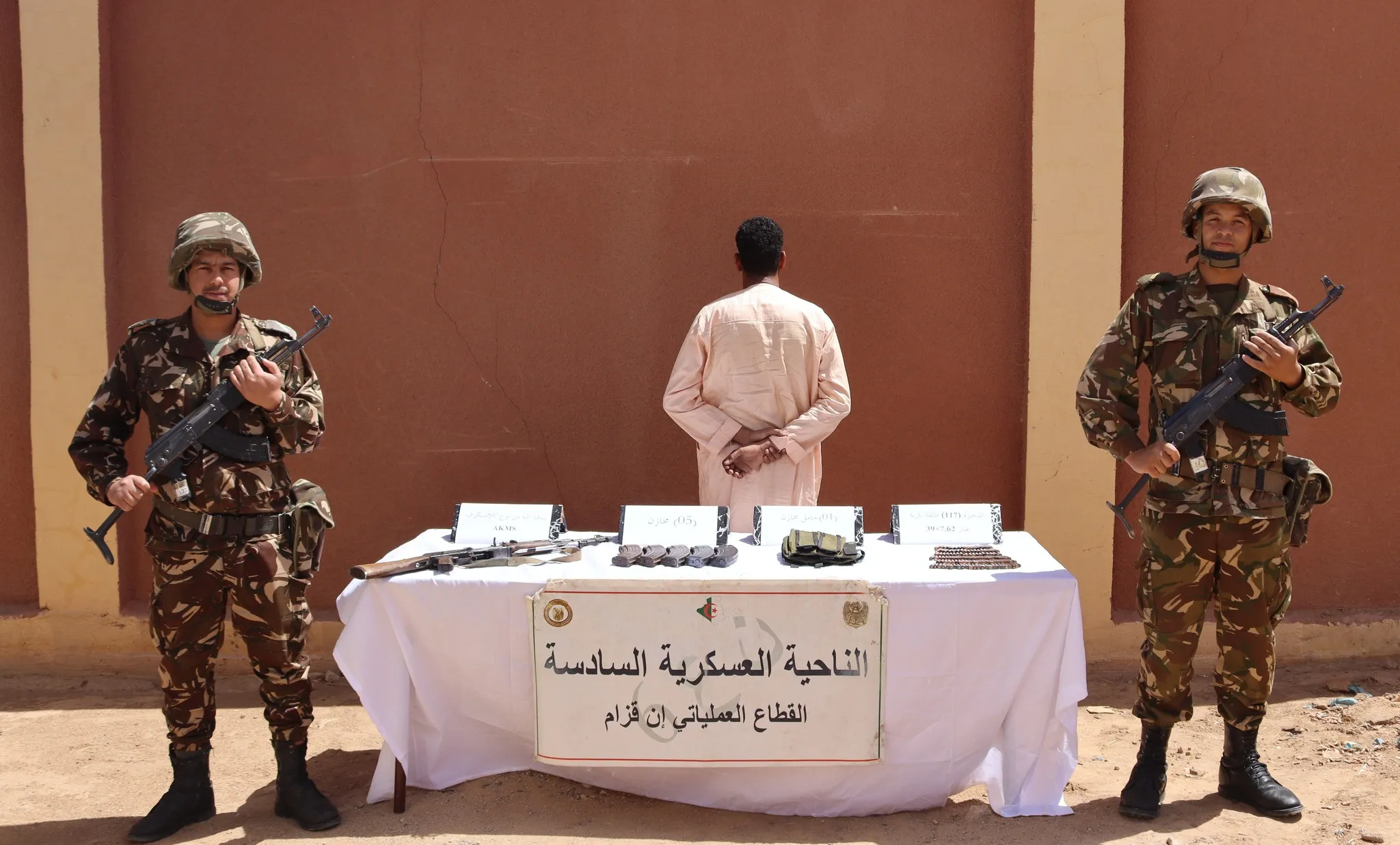 ارهابي يسلم نفسه للسلطات العسكرية في إن قزام