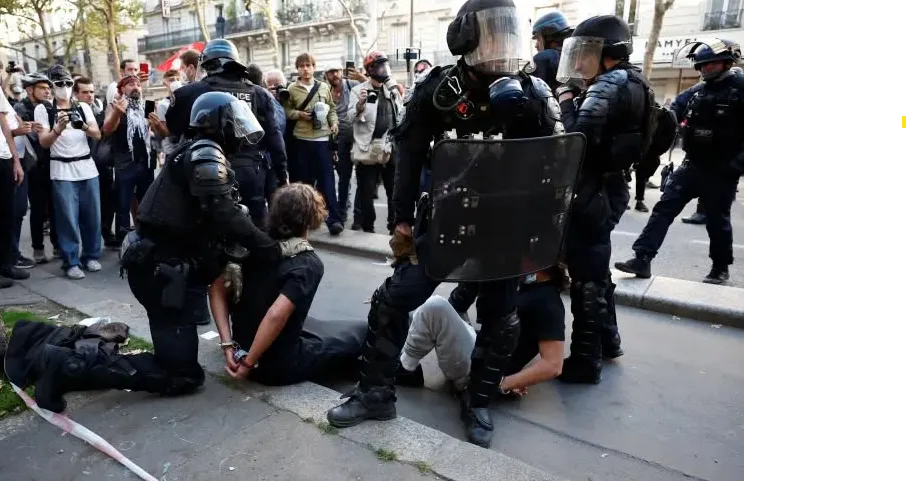 احتجاجات عارمة في العاصمة باريس بعد مقتل مهاجر موريتاني