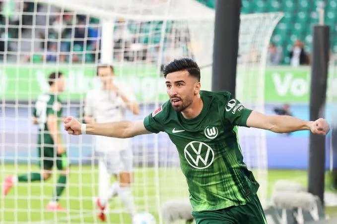 عمورة.. لا أفكر في تغيير الأجواء حاليا