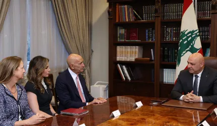 الرئيس اللبناني يطالب بالتزام الأطراف الأخرى بالورقة الأمريكية