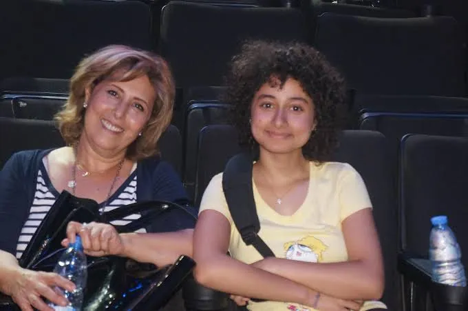الفنانة داليا شيح تعلن وفاة والدتها