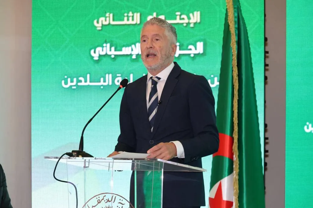 وزير الداخلية الإسباني يشيد بدور الجزائر في محاربة ظاهرة الإتجار بالبشر