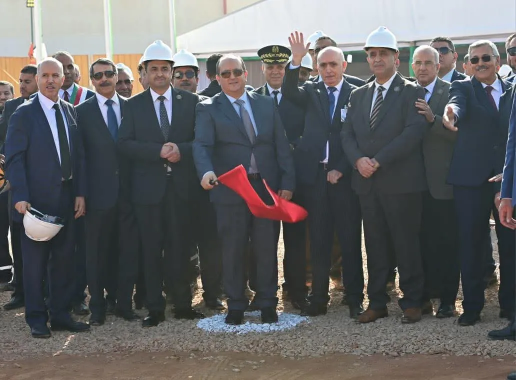 الوزير الأول يعاين عددا من المشاريع ذات الصلة بقطاع الطاقة بآرزيو