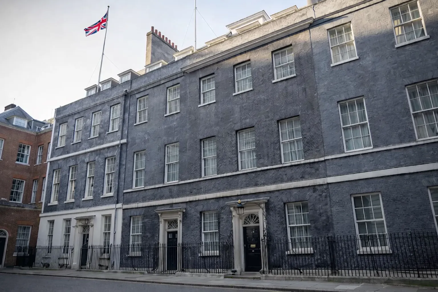 داونينغ ستريت يدخل مرحلة التحصين القصوى وسط مخاوف متصاعدة