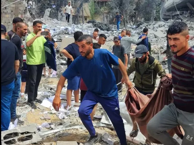 37 شهيدا بنيران جيش الاحتلال في قطاع غزة منذ فجر اليوم