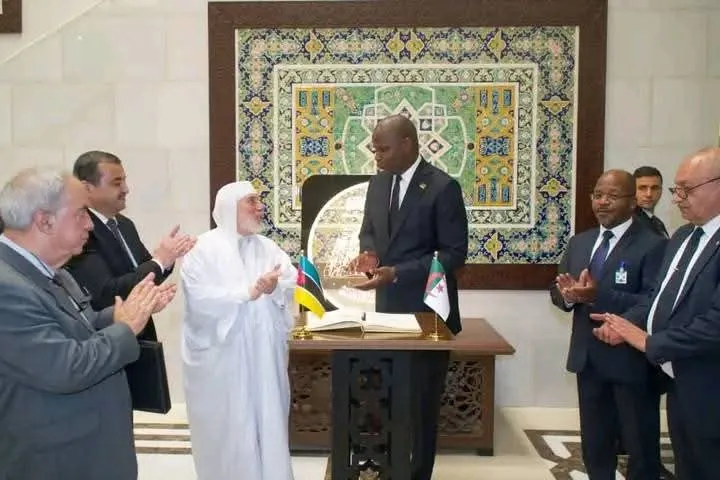 عميد جامع الجزائر يستقبل الرّئيس الموزمبيقي في ختام زيارته للجزائر