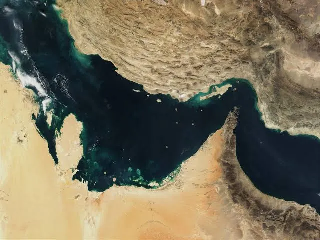 الرئيس الصيني: يجب أن يبقى مضيق هرمز مفتوحا أمام الملاحة الطبيعية