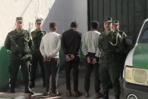 القبض على المشتبه بهم في جريمة قتل شخص وحرق سيارته بالوادي