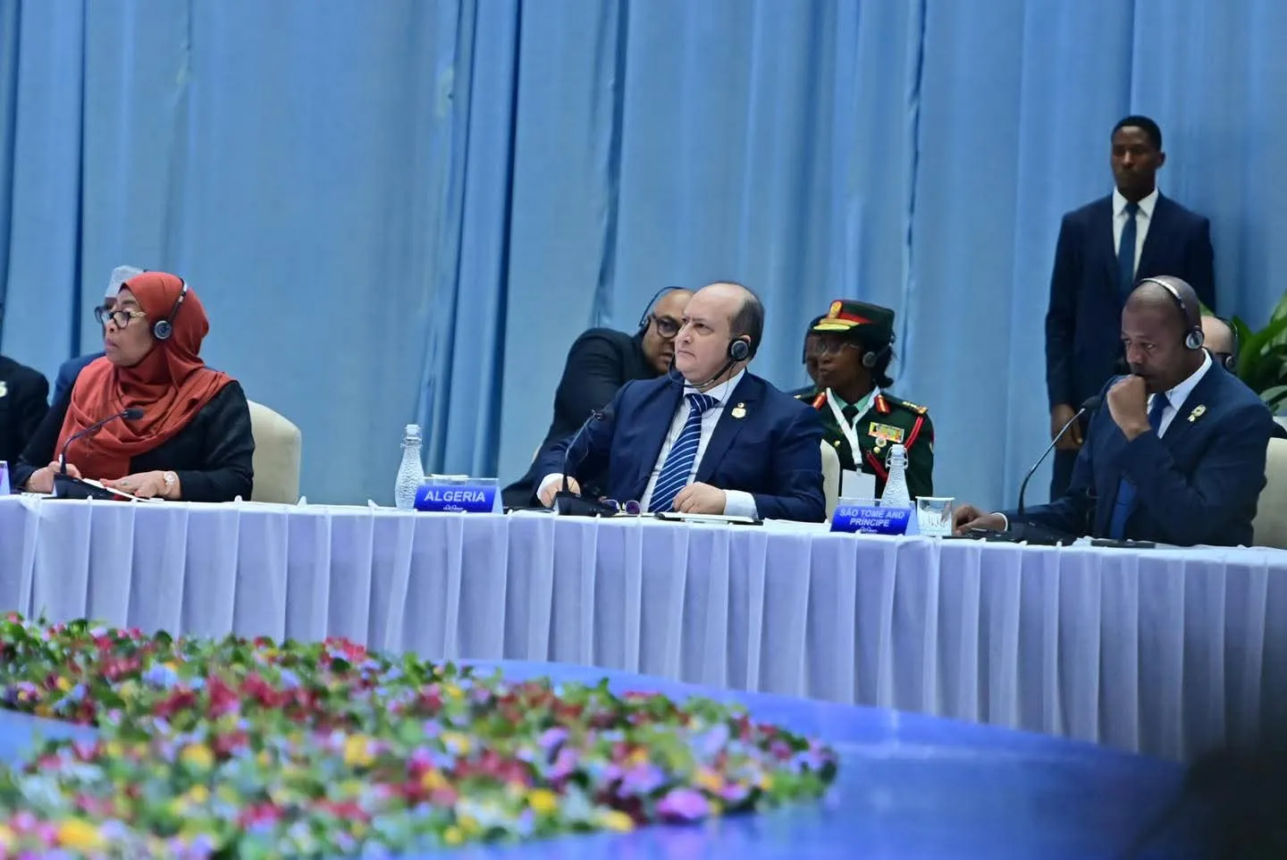 الوزير الأول يشارك في قمة إفريقيا – إيطاليا ممثلا لرئيس الجمهورية