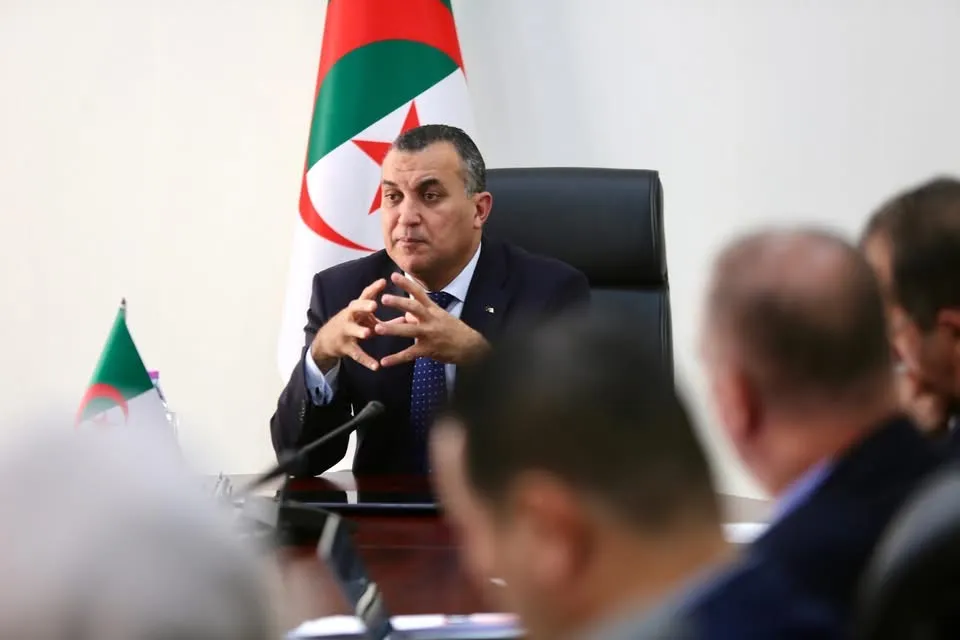 دفتر شروط لتنظيم نشاط البريد السريع