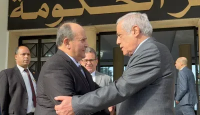 السيد سيفي غريب يستلم مهامه كوزير أول بالنيابة