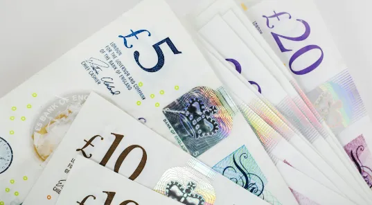 بريطانيا: إعفاء ضريبي يصل إلى £13,830 بأثر رجعي ينعش ميزانية الأسر