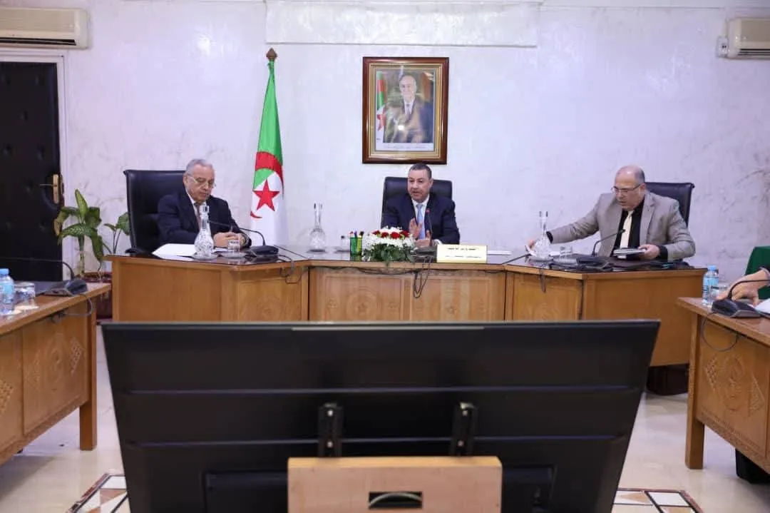 استيراد 10 آلاف حافلة .. سعيود يترأس اجتماعا تنسيقيا