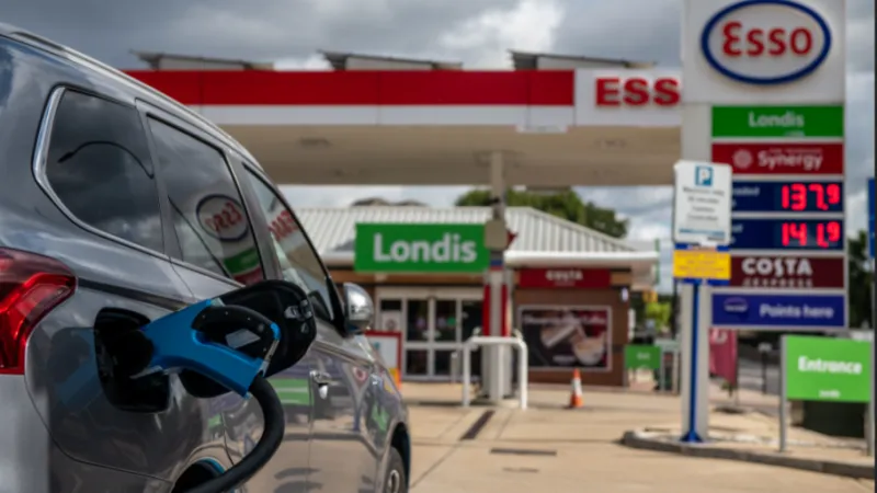قانون جديد يهزّمحطات الوقود في بريطانيا…نهاية فوضى أسعار البنزين؟