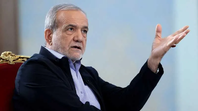 الرئيس الإيراني يؤكد التزام بلاده بالوسائل السلمية