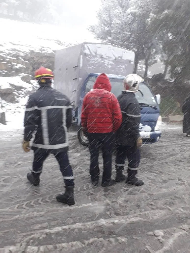 طرقات مغلقة بسبب الثلوج