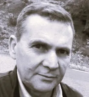 وزير الاتصال يعزي في وفاة الصحفي محمد شرڨي