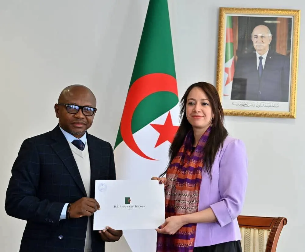 الجزائر-غانا: التأكيد  أهمية الوحدة والتضامن والتعاون بين الشعوب