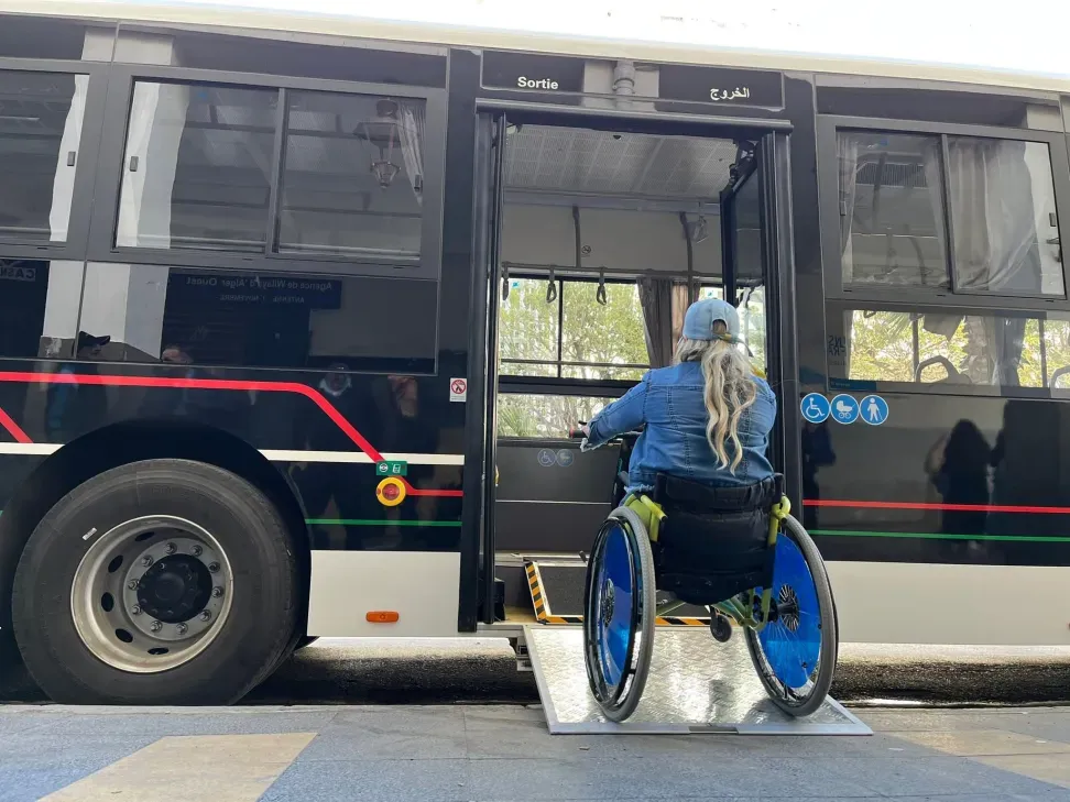 مجانية النقل وتخفيض التسعيرة لذوي الاحتياجات الخاصة تدخل حيز الخدمة